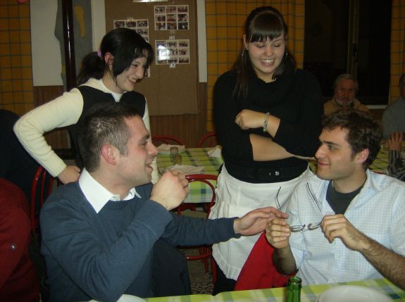 album/cena_beneficenza_15_02_2008/sala_6.jpg