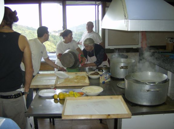 album/sagra_ravioli_2008_venerdi_lavoranti/sagra_ravioli_2008_venerdi_lavoranti_06.jpg