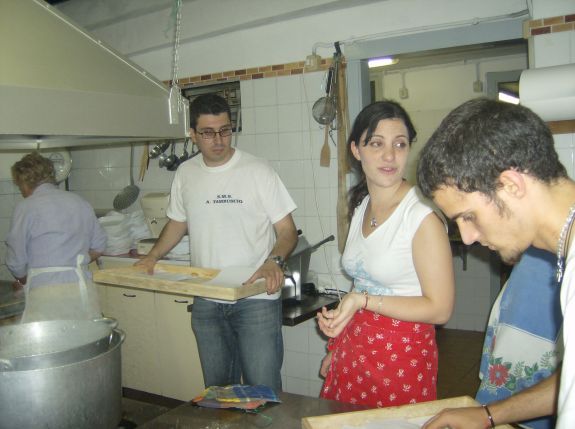 album/sagra_ravioli_2008_venerdi_lavoranti/sagra_ravioli_2008_venerdi_lavoranti_13.jpg